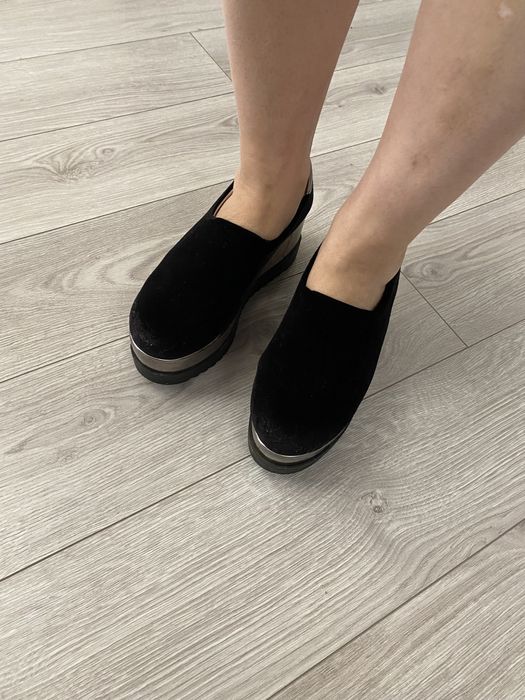 Продам лоферы туфли кроссовки