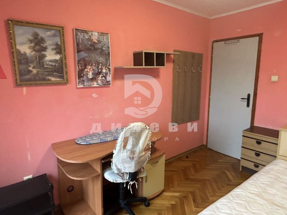 Тристаен апартамент до Медицински факултет