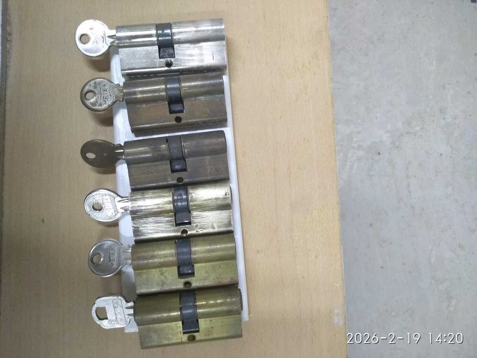 патрон с ключ за врата