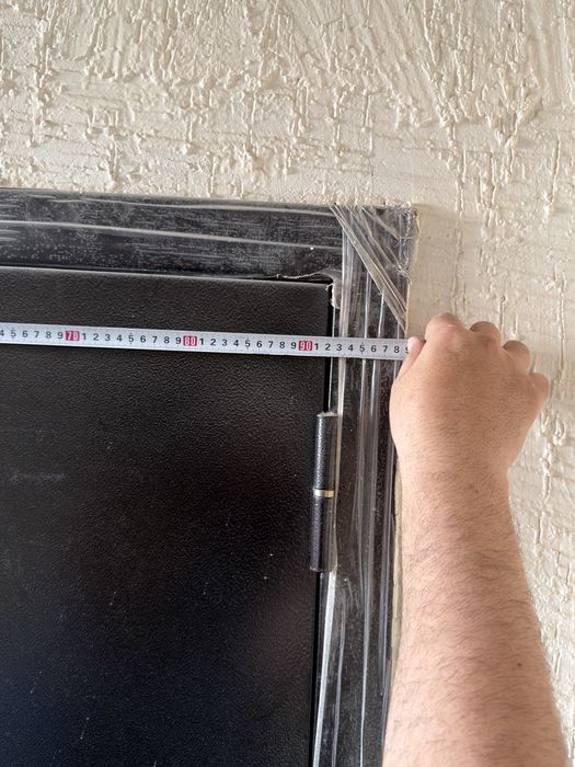 Продается входной дверь