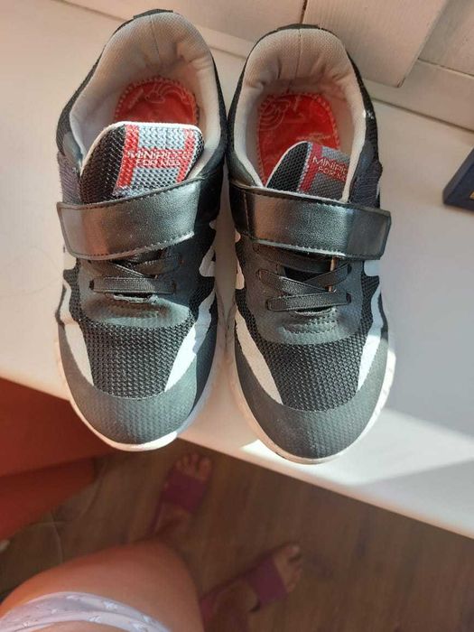 Кроссовки для девочки  покупали в Турции