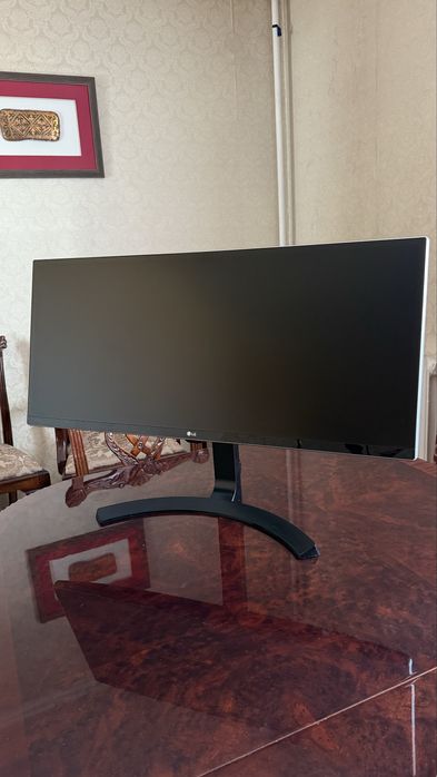 Монитор компании LG