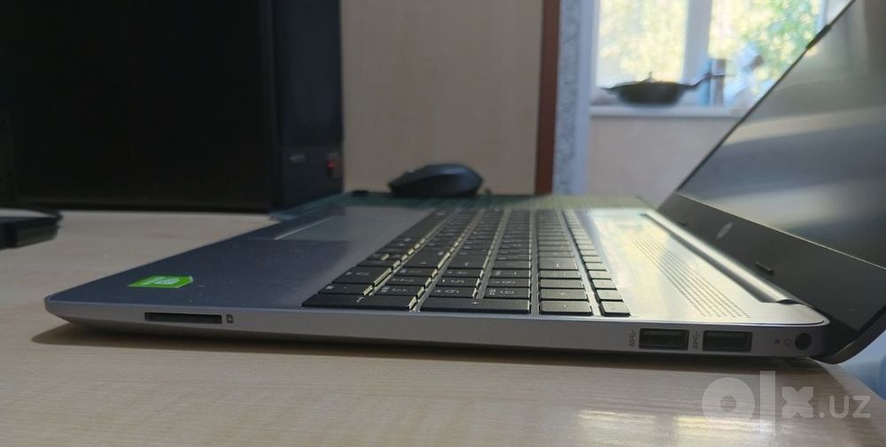 HP 250 G8 15,6" FHD SVA/CORE™ i5- 1035G1/8GB DDR4/256GB NVMe/MX130 2GB