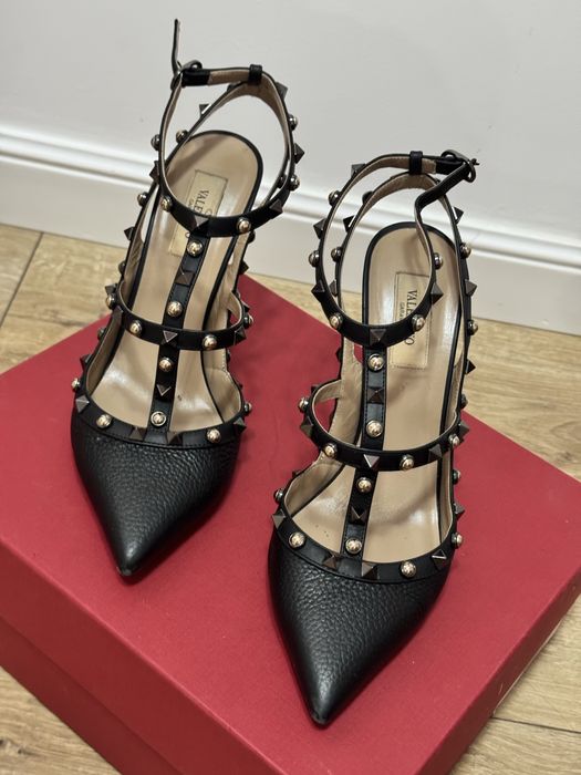 Valentino Garavani Rockstud marimea 40