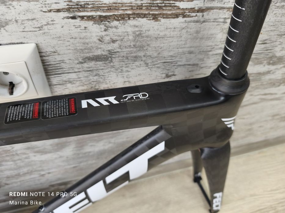 НОВА карбонова шосейна рамка Felt AR FRD | 51