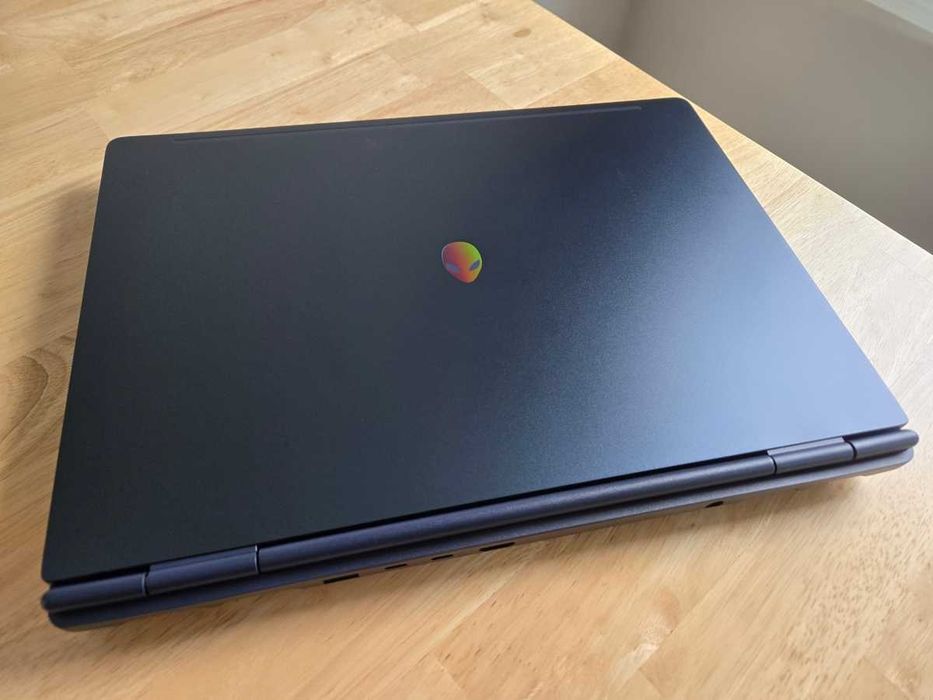 Laptop gaming Alienware Ultra 9 275HX 24 core RTX 5070 16" 2K 240Hz
