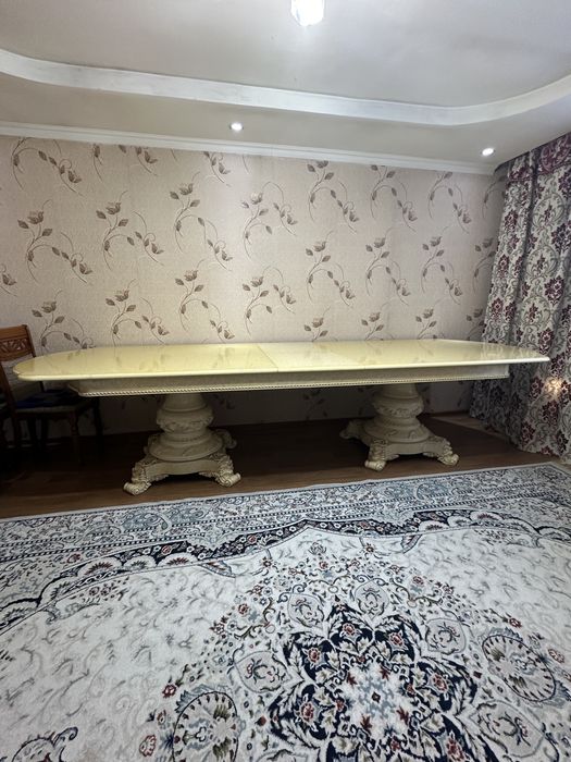 Продается стол деревянный