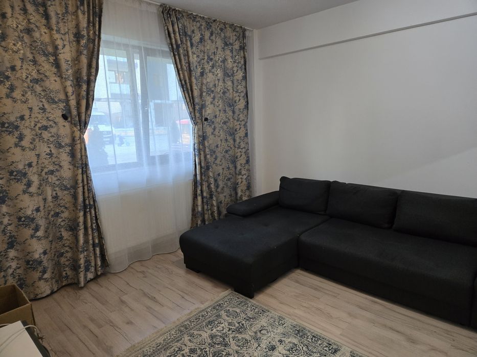 Închiriez apartament