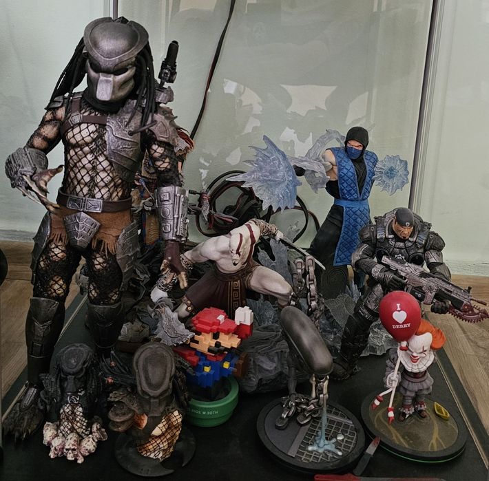 Продавам колекционерски фигури.