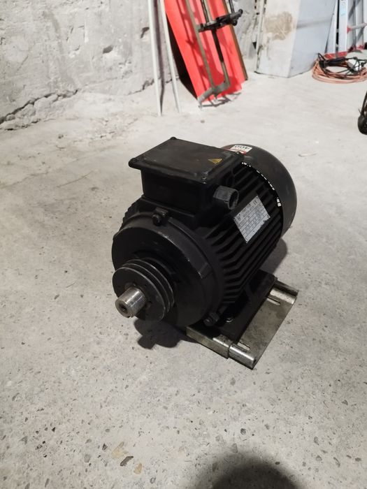 Електромотор 5.5 kW 2900 оборота