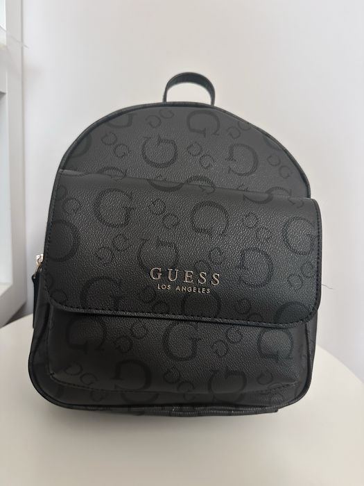 Дамска кожена раница Guess Maxina
