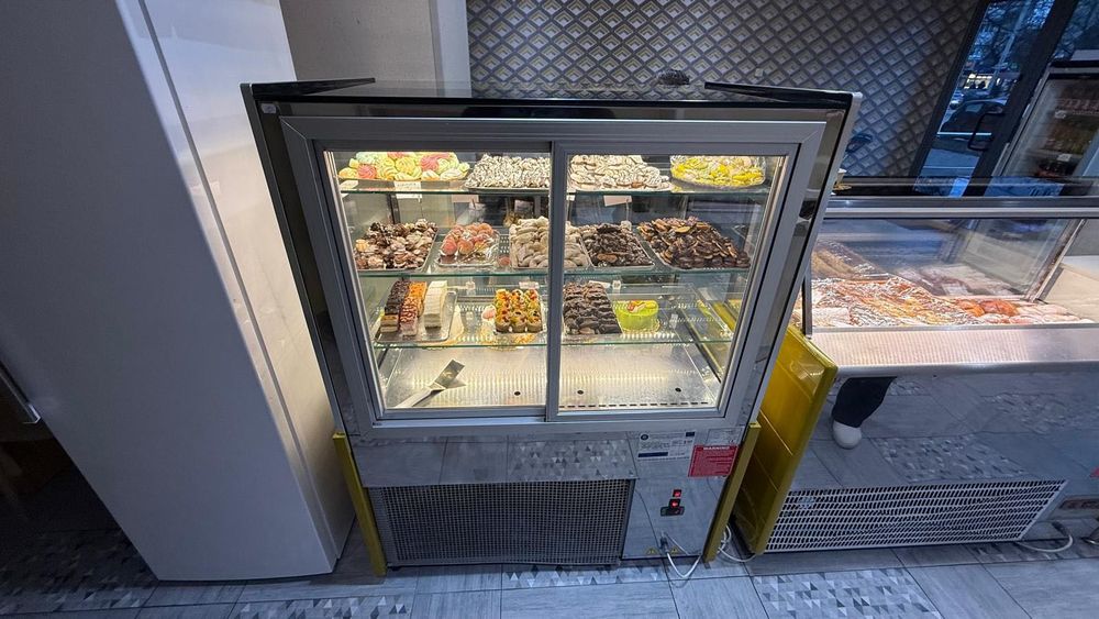Vitrina frigorifică patiserie cofetărie iluminare led