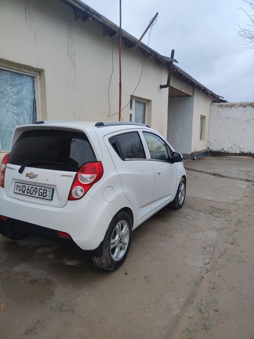 Chevrolet Spark  avtomobili sotiladi