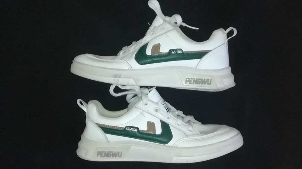 продается детская крассовка 36 размер