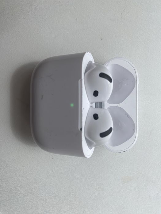 Продаю AirPods4