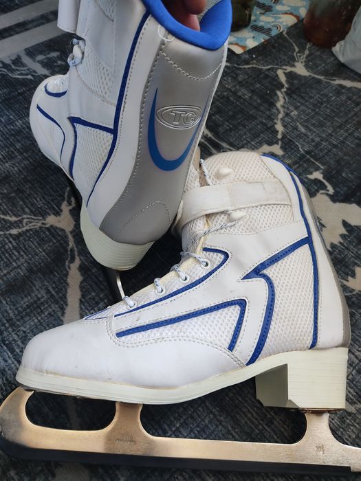 Продам фигурные коньки