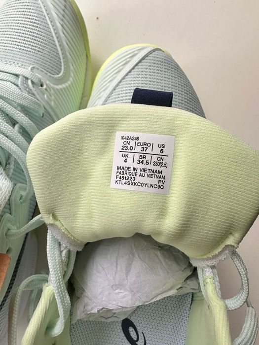 Теннисные кросовки Asics для грунта 36-37р.