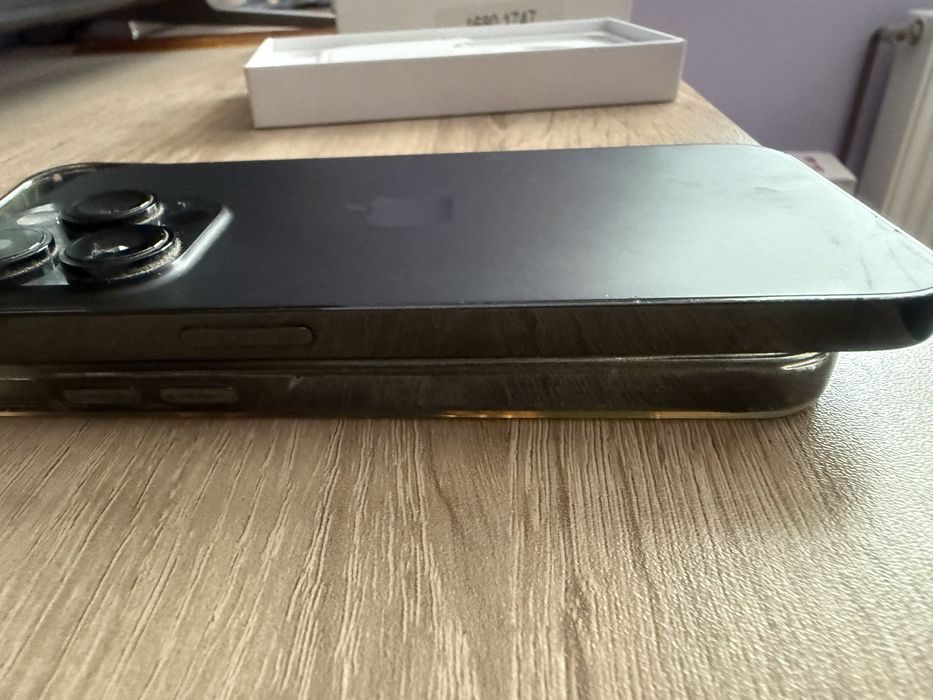 Продавам iphone 14 pro