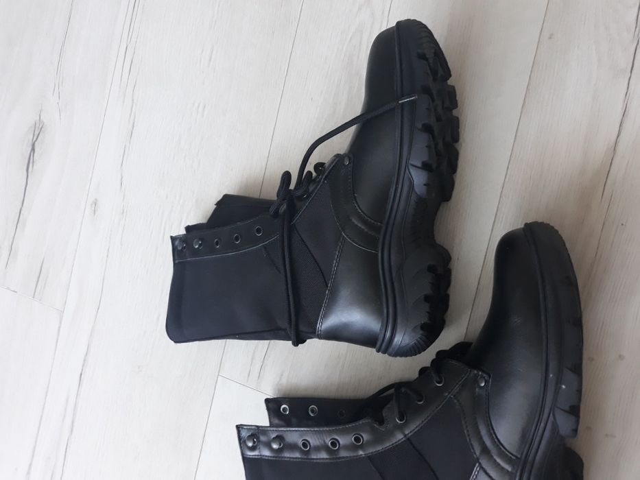 Продам новые  кожанные берцы