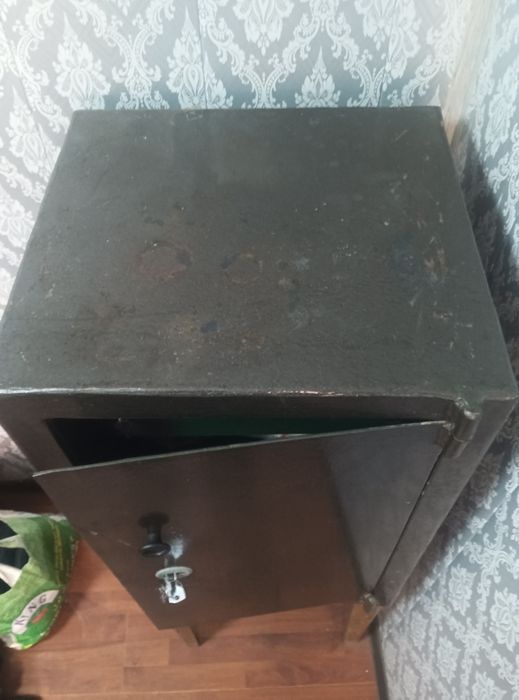 Sef 1.50 x 60 sm qalin materialdan yasalgan holat judda yaxshi