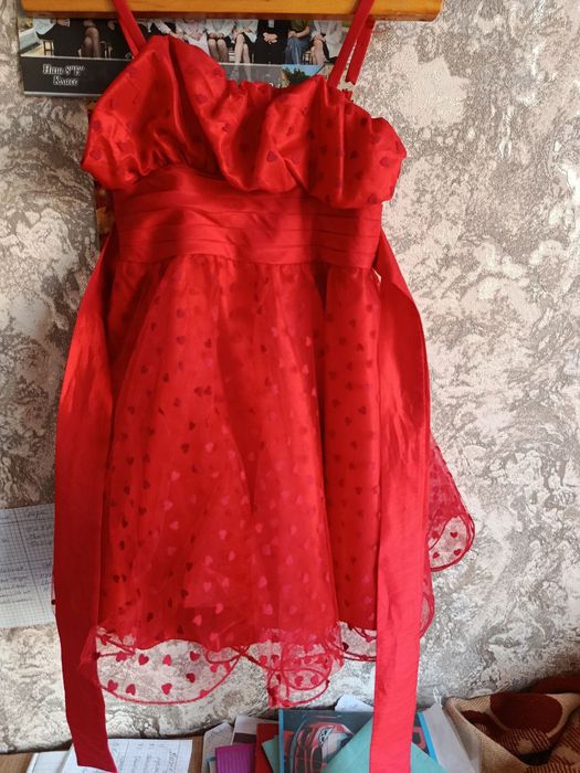 Продам платье детское на брительках 3-5 лет