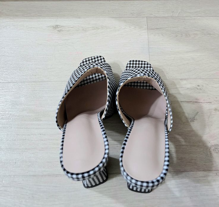 Стильные босоножки на каблуке