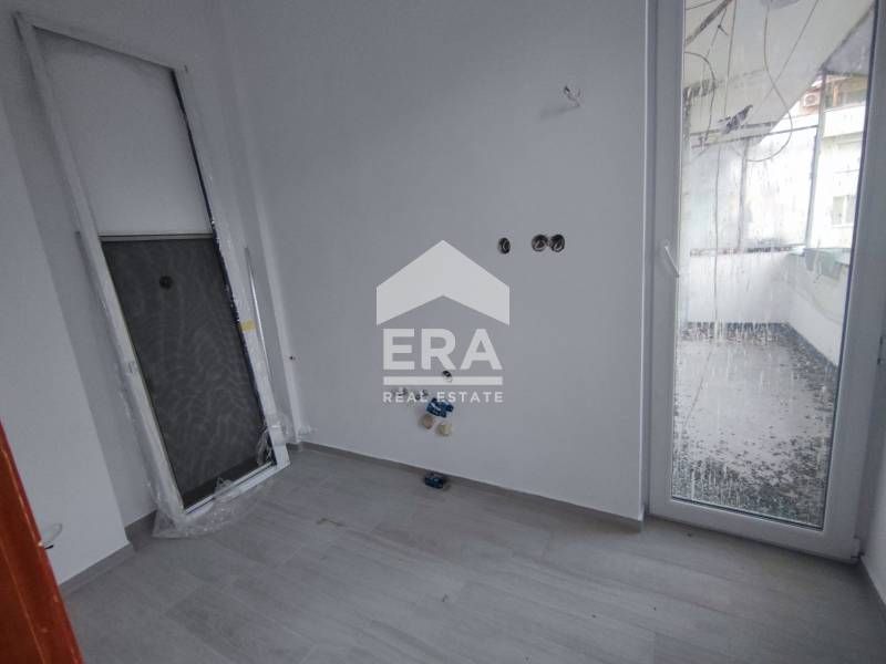 Продава се Тристаен апартамент в Хасково, Дружба 1 - 96 кв.м за 1073 €/кв.м - Снимка #4