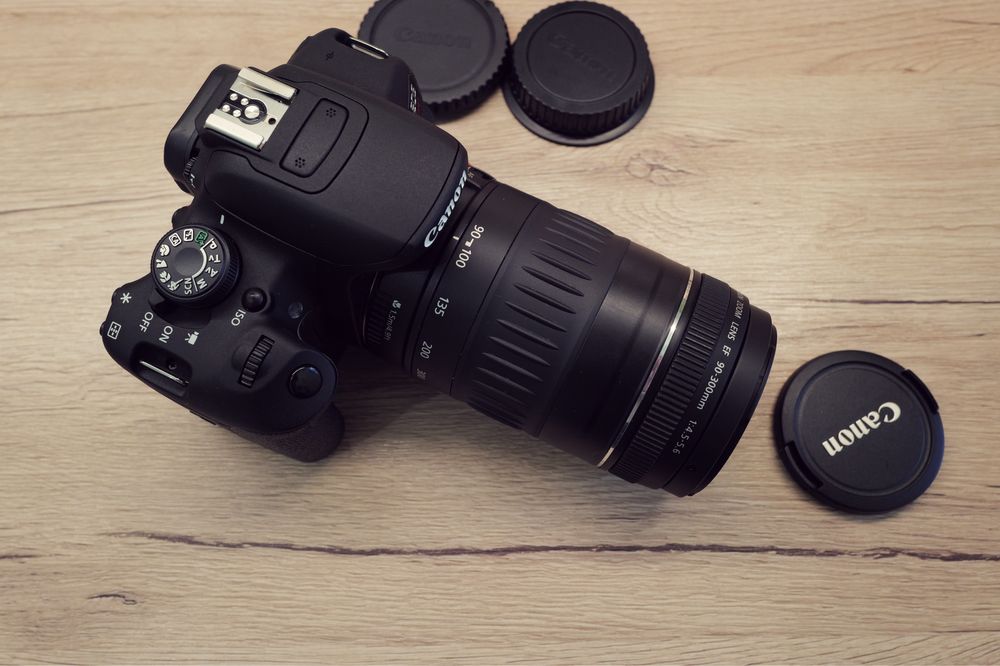 Aparat foto Nou Canon X7i Kiss 700D cu 5 cadre Grip DSLR Touchscreen