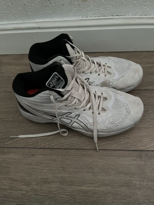 Волейбольные кроссовки Асикс