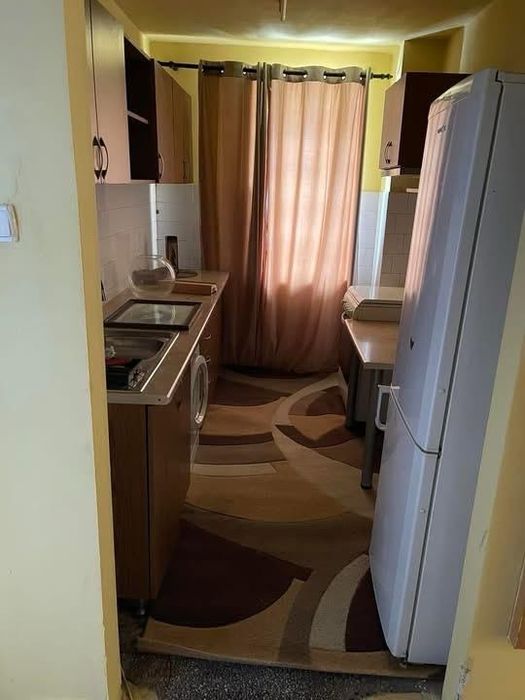 Proprietar, vând apartament decomandat 3camere, zona semicentrală