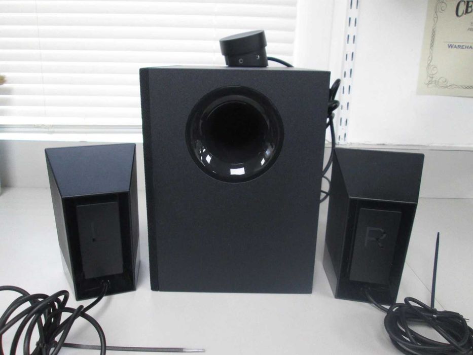 Logitech Z533 2.1 – Sistem audio 120W pentru PC/Laptop, subwoofer puternic, stare foarte bună