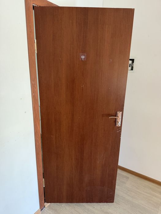 Продам двери в хорошем состоянии