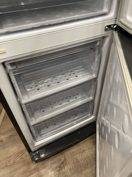 Продам Холодильник Samsung