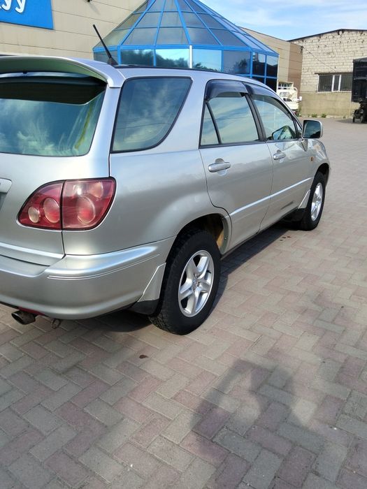 Продам Toyota Harrier