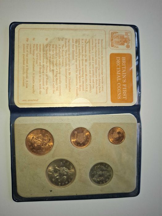 Огромен лот над 1000 монети