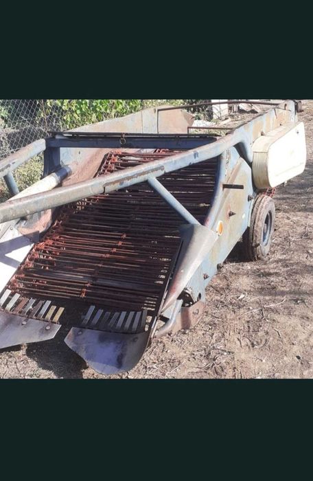 Recoltat legume (cartofi, ceapa, usturoi)