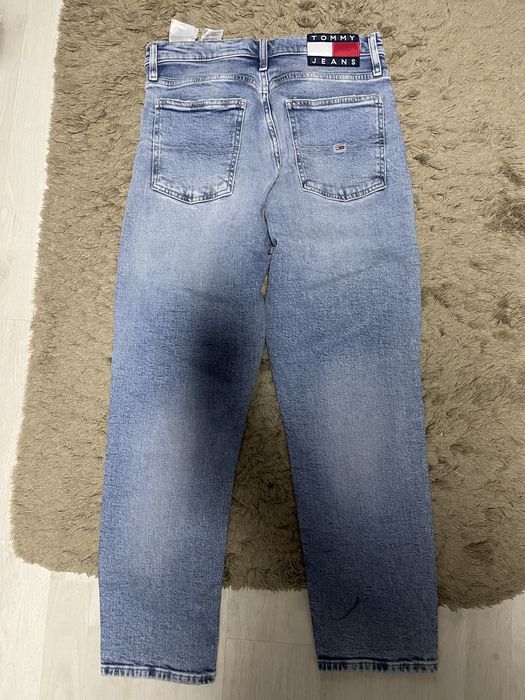 Blugi dama aproape noi