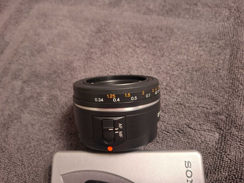 Obiectiv pentru portrete DT F1,8 SAM 49 model SAL50F18