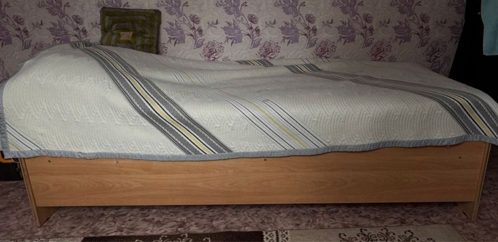 Кровать односпальная продам
