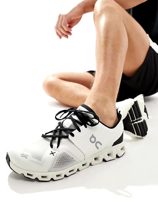 Продаю кроссовки on runing