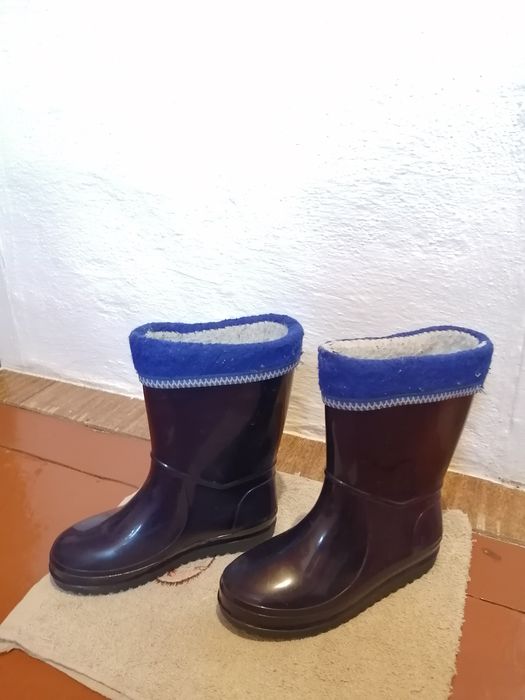 Продам детские резиновые сапоги