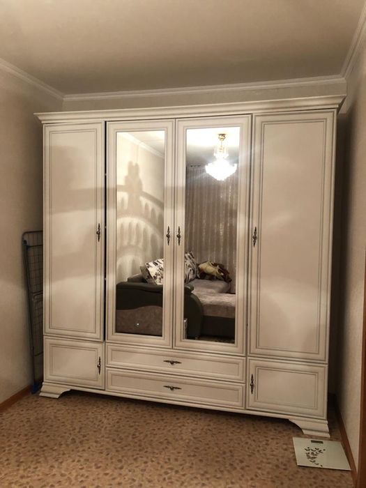 Шкаф плательный белый