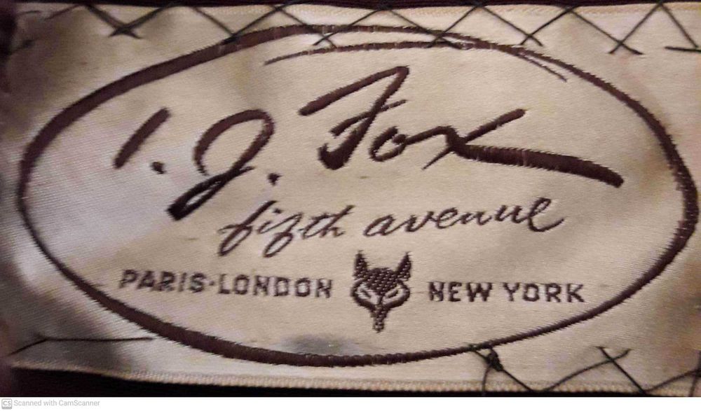 Кожена наметка-пелерина от катерица I.J. FOX FIFTH AVENUE NEW YORK