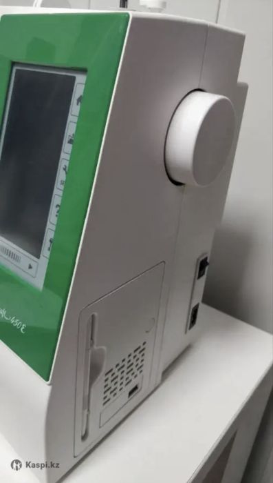 Вышивальная машина Janome Memory Craft 450E.