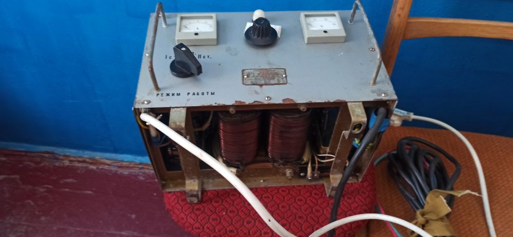 Зарядное устройство советское, в отличном состоянии