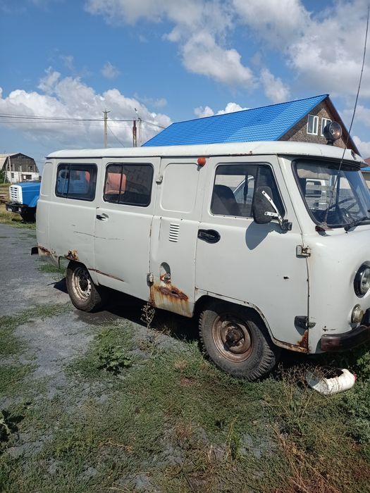 Автомобиль уаз буханка