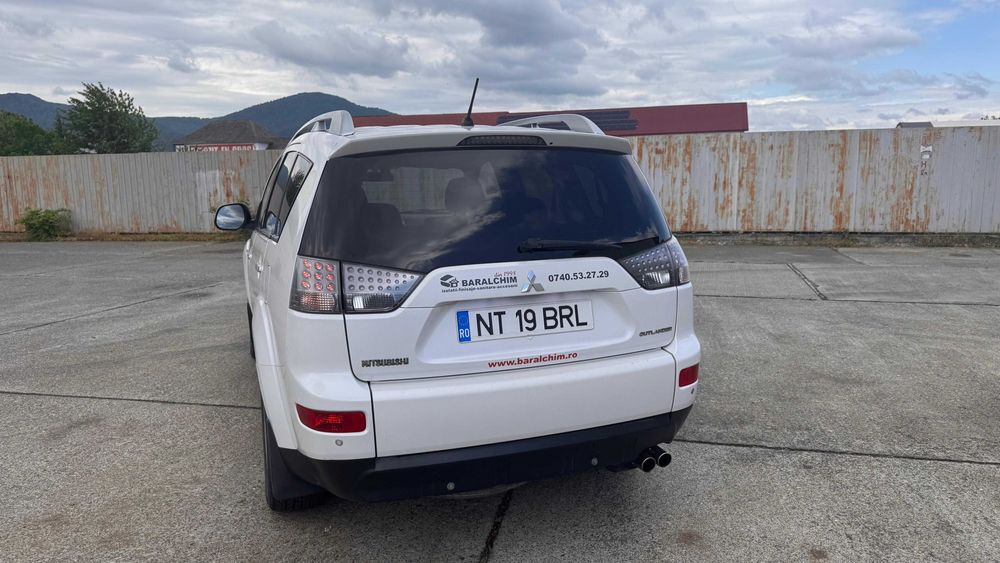 Mitsubishi Outlander 2 Alb, 2.2 Diesel 156 CP 4x4, 2010 inmatriculat, Prim Proprietar