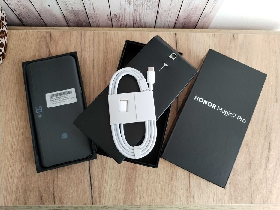 Като нов Honor Magic 7 Pro с 3 г. гаранция от Yettel с подарък кейсове