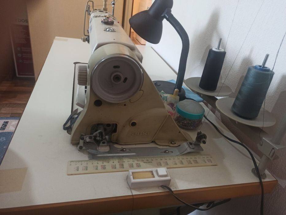Професионална права шевна машина JUKI DDL-8500 (1-иглова, индустриална)