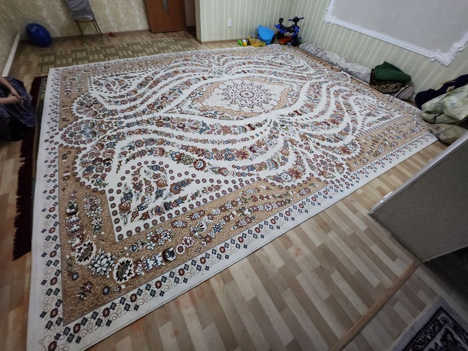 Ковер 5×4 размер  продам чистый.